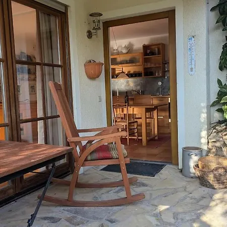 Traumwohnung Mit Eigenem Garten *